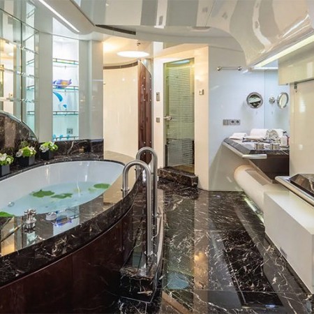 luxurious ensuite bathoom