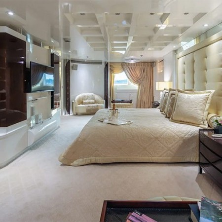 double cabin for 2 charter guests