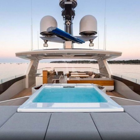 Vertige yacht charter