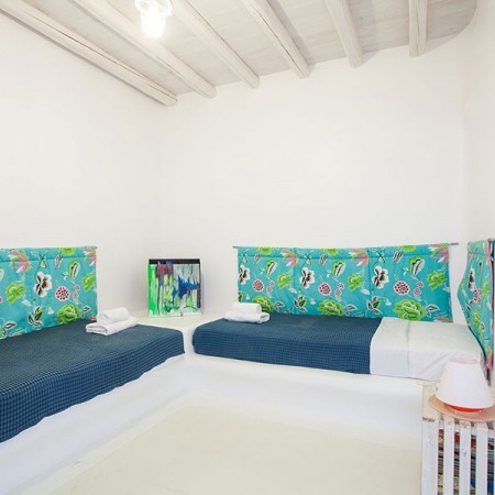 twin bedroom at zillah villa mykonos