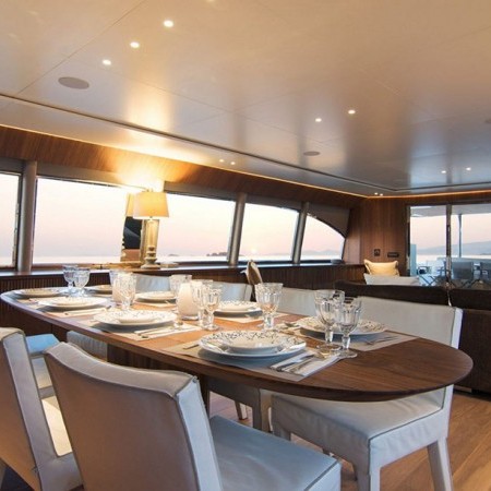 Whisper V yacht dining