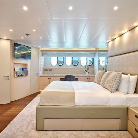 cabin for 2 charter guests