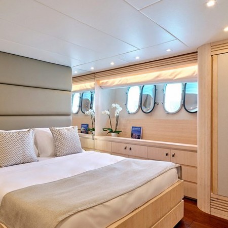 cabin for 2 charter guests