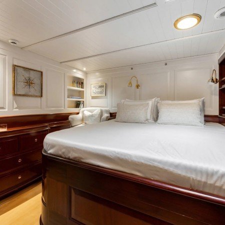 cabin for 2 charter guests