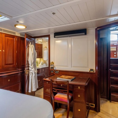 cabin for 2 charter guests