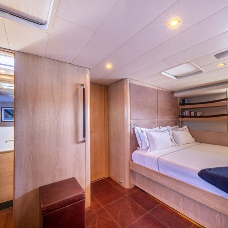 YCH2 yacht cabin