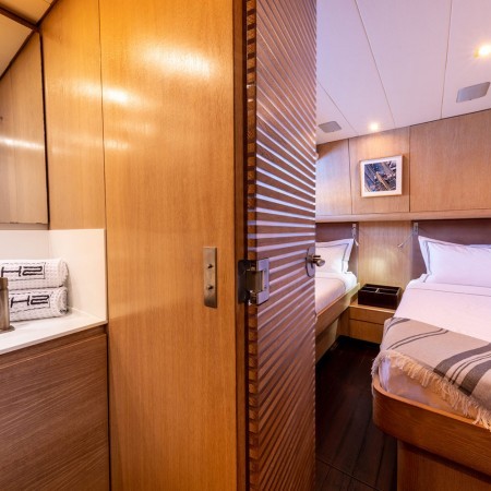 YCH2 yacht cabin