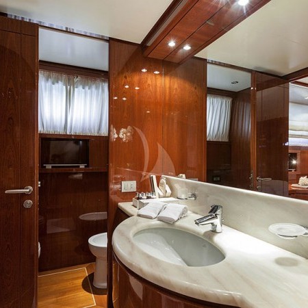 Zen yacht bathroom