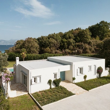 Rosa Beachfront villa for rent in Corfu