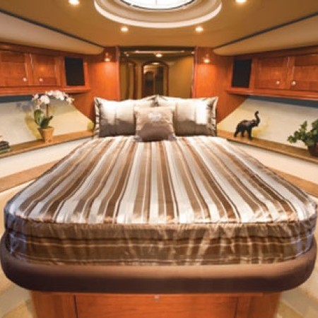 double cabin for 2 charter guests