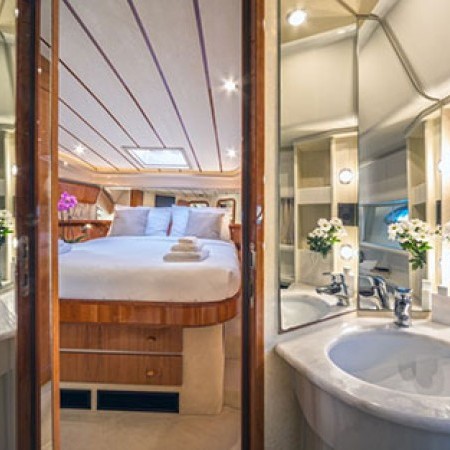 ferretti yacht rental Mykonos