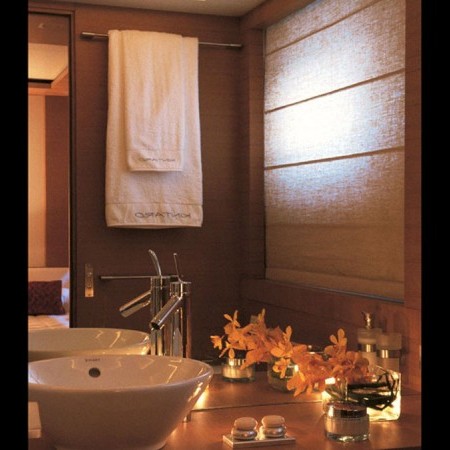 kintaro yacht bathroom