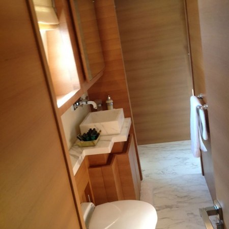 kintaro yacht bathroom