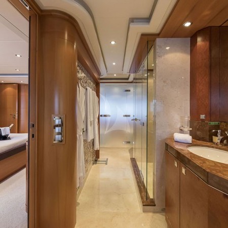 l'equinox yacht wc
