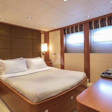 l'equinox yacht cabin