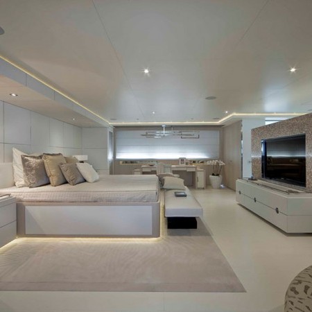light holic yacht cabin