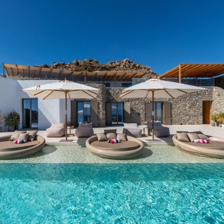 Luxury villa for rent in Psarou, Mykonos