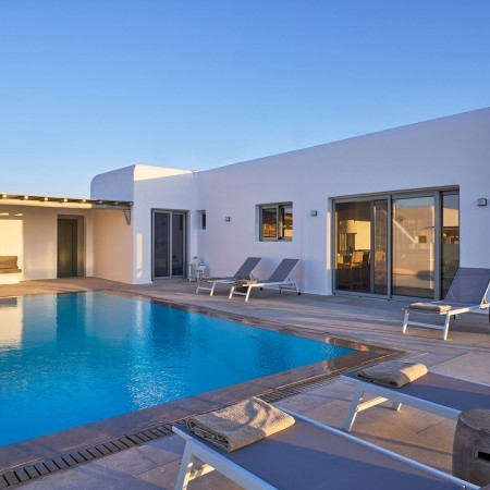 Luxury villa for rent in Mykonos