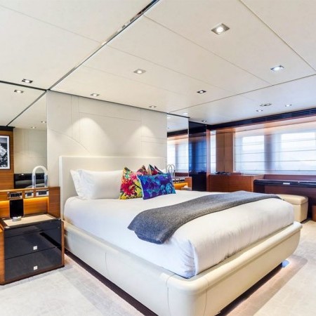 Daisy D yacht double cabin