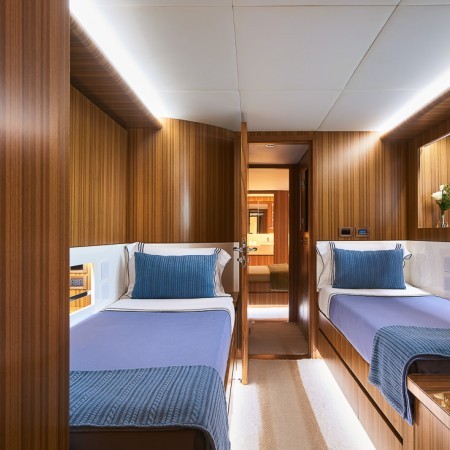 Sea Shell yacht twin cabin