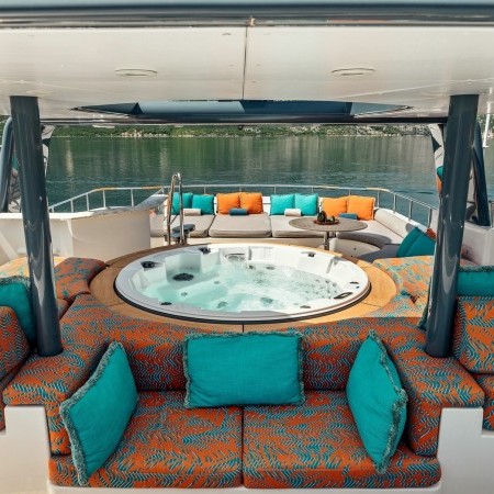 Zulu yacht Jacuzzi