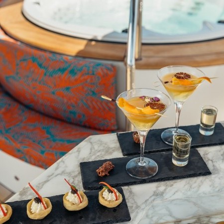 Zulu yacht Jacuzzi