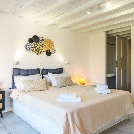 double bedroom at villa Medusa