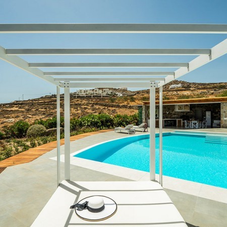 pool area of villa Linton Mykonos