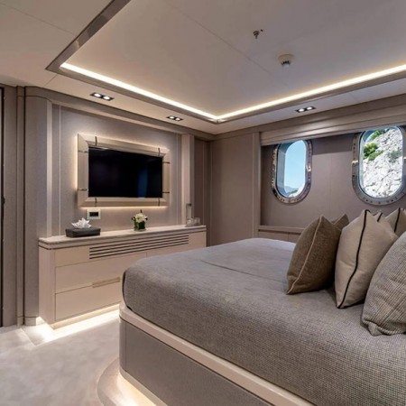 cabin for 2 charter guests