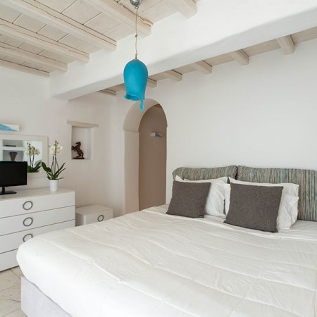 bedroom for 2 villa guests