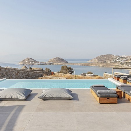 villa for rent near beach in Mykonos
