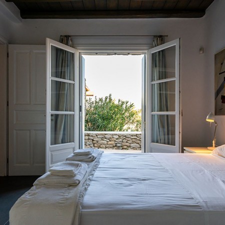 SUNDAY | Luxury villa in Mykonos