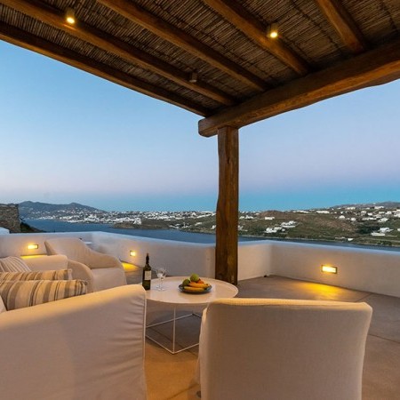 SUNDAY | Luxury villa in Mykonos
