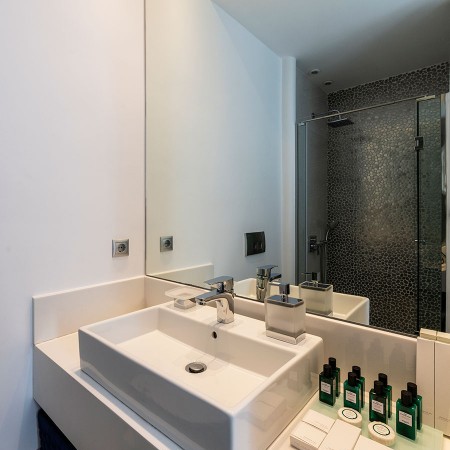 bathroom with Hermes amenities