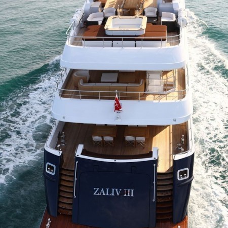 zaliv 3 yacht