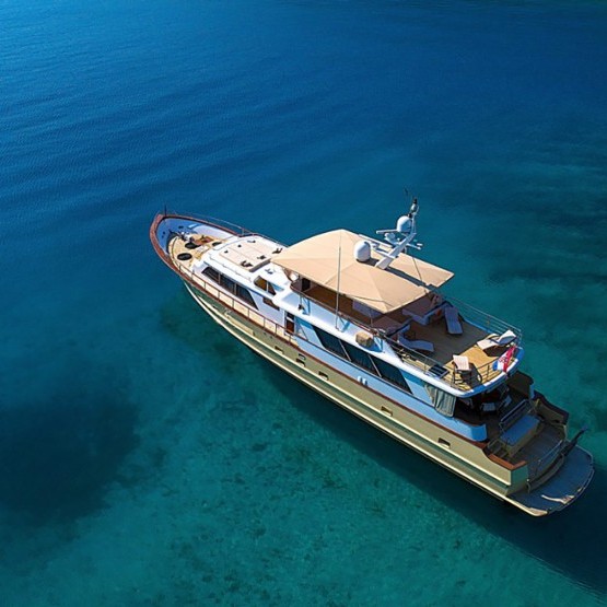 AURIANE Yacht Charter | 30.21m Broward Marine