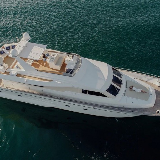 Beyond yacht charter Versilcraft