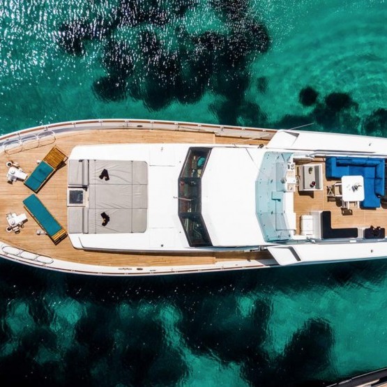 cantieri di pisa 92 yacht charter Mykonos