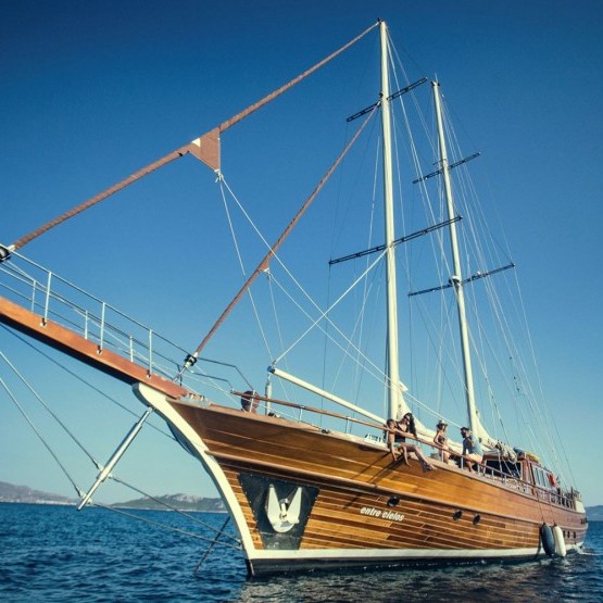 ENTRE CIELOS | Crewed Yacht Charter in Greece