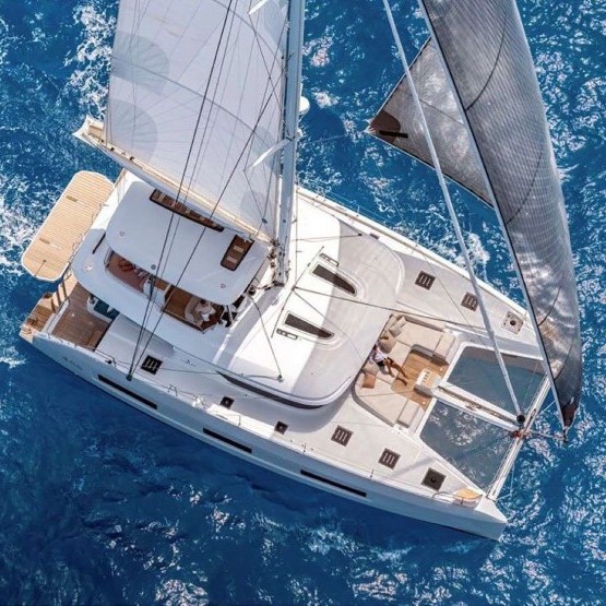 Hydrus yacht