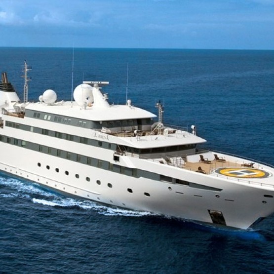 Lauren L yacht charter