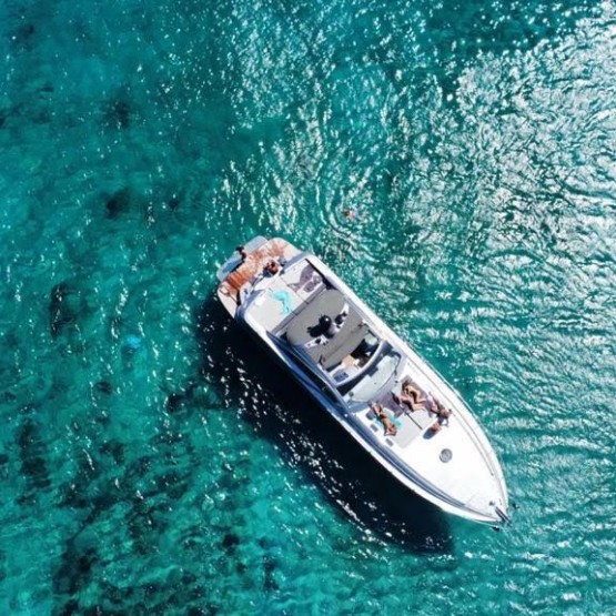 Pershing yacht Mykonos