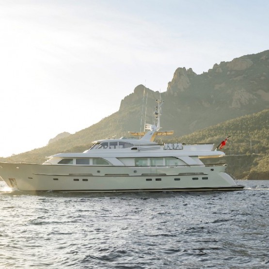 orizzonte yacht charter