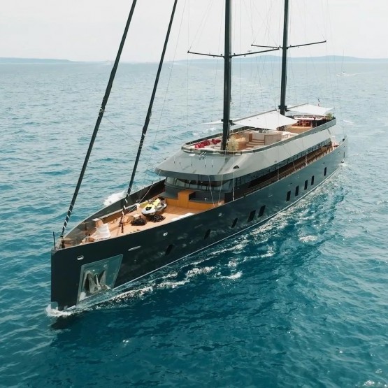 Reposado sailing yacht