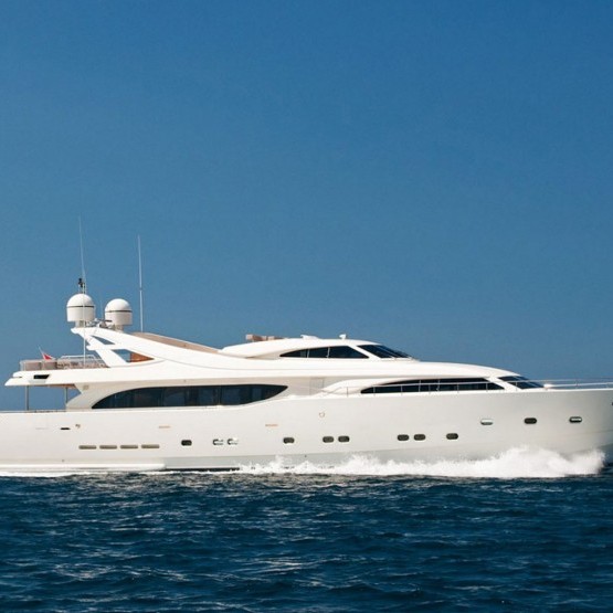 Whisper V yacht profile