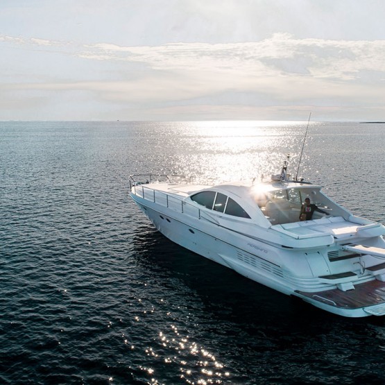 Pershing 54 yacht Mykonos