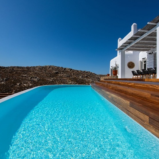 pool closeup of villa Artisti in Mykonos